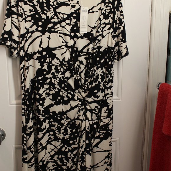 Chicos Easy Chic 4 pc Set Black and White NWT Reg $437.00 Jacket Dress Cami Pant - Picture 7 of 12